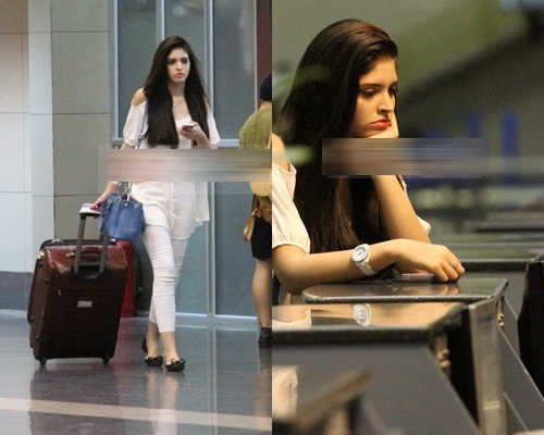 Andrea le loi ra san bay ve Tay Ban Nha hinh anh