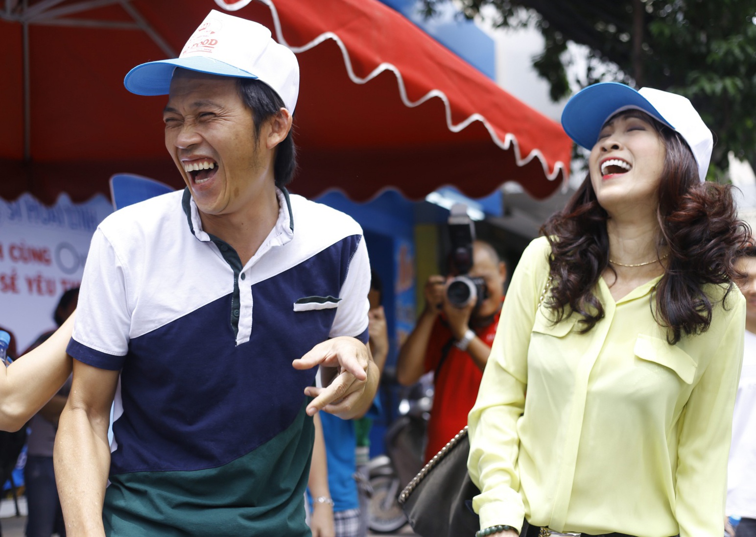 Hoai Linh ra duong ban nuoc suoi hinh anh