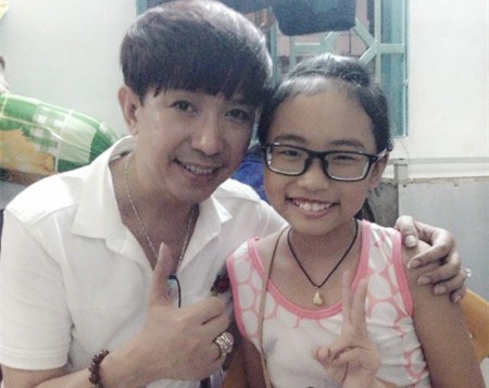 Long Nhat ung ho gia dinh My Chi cho con chay show hinh anh