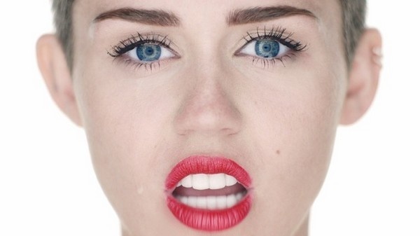 Miley Cyrus khong khoc vi Liam ma vi... cho cung hinh anh