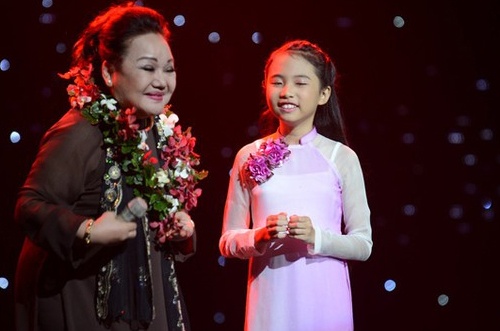 NSND Ngoc Giau: '10 tuoi toi cung noi nhu Phuong My Chi' hinh anh