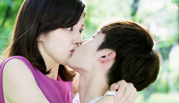 Sao Han ‘tray da troc vay’ vi dong canh nong hinh anh