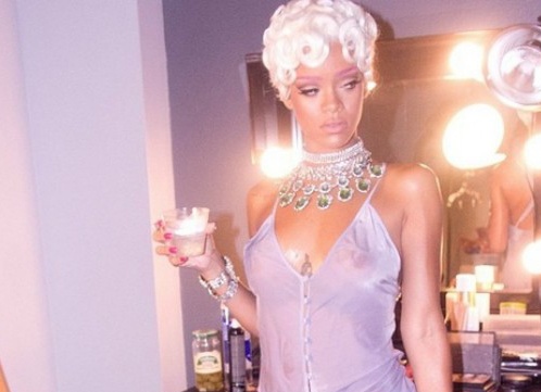 Rihanna tro thanh 'bom sex' an theo Marilyn Monroe hinh anh