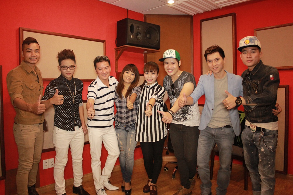 Dam Vinh Hung mung hoc tro len chuc ong chu hinh anh