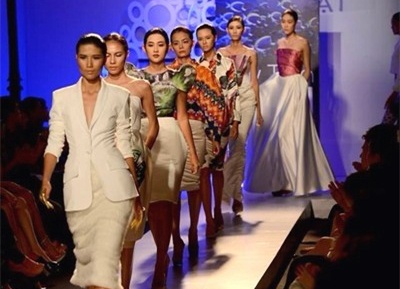 Noi o nhuc va luat im lang trong lang mau Viet hinh anh