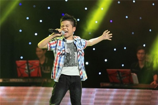 Quang Anh tro tai hat dan ca khong kem Phuong My Chi hinh anh