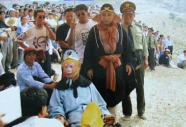 'Tay du ky' va 3 kiep nan mua lu hinh anh