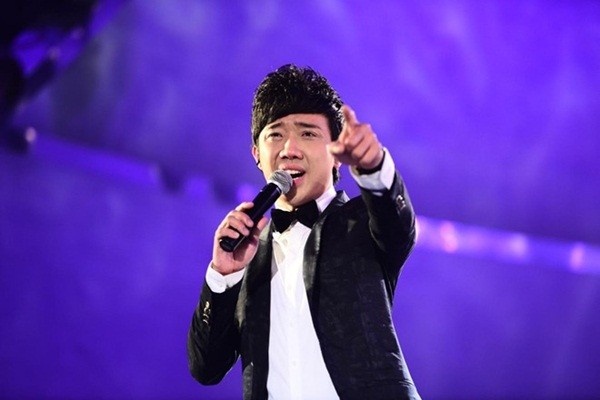 Nghe si Viet 'bay qua cao' khi bi hao quang lam mo mat hinh anh