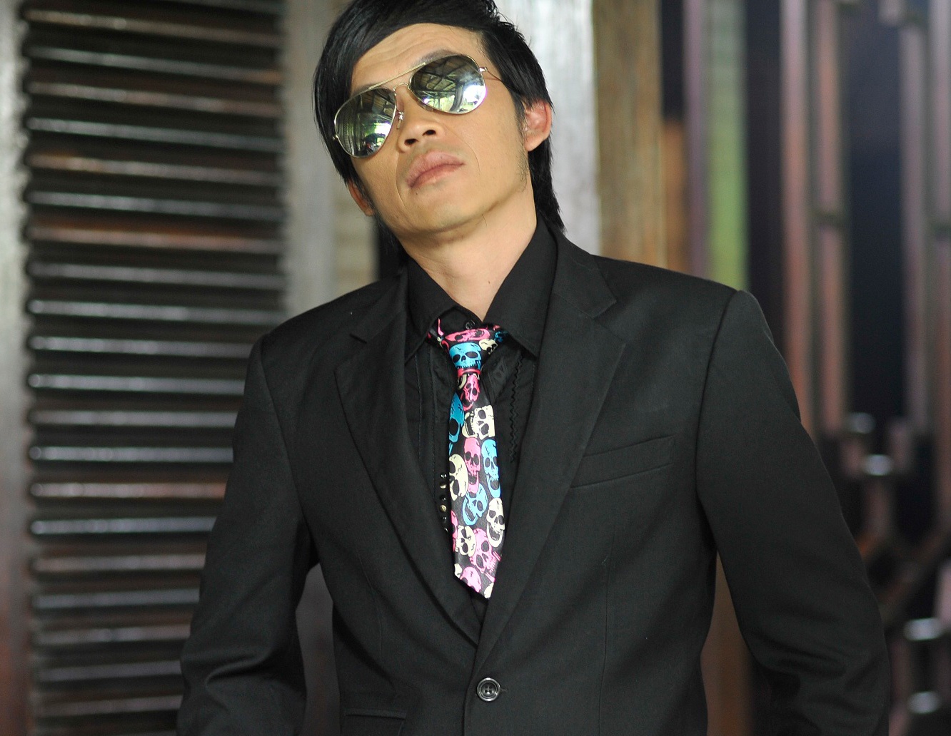 Hoai Linh gay cuoi voi hinh anh 'thanh nien nghiem tuc' hinh anh