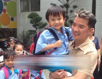 Mr Dam lai xe hop den don con trai tan hoc hinh anh