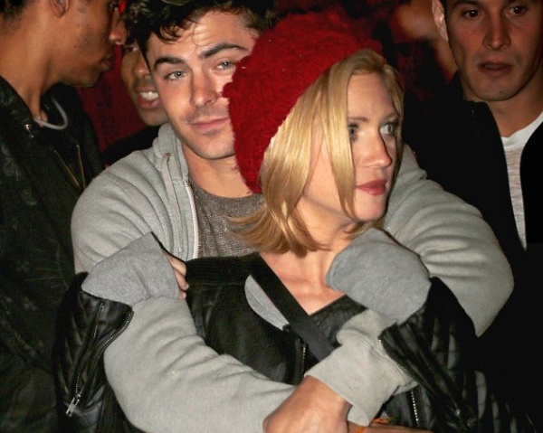 Zac Efron vui ve ben ban gai tin don sau khi cai nghien hinh anh