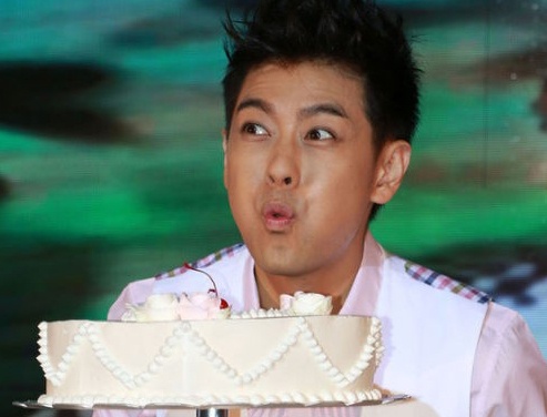 Lam Chi Dinh nhi nhanh don tuoi 39 hinh anh