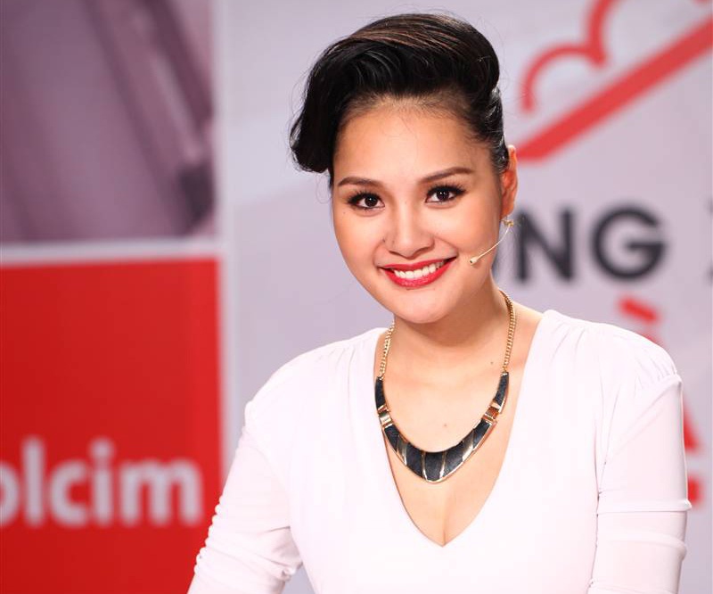 Hoa hau Huong Giang mo nhat khi ngoi 'ghe nong' hinh anh