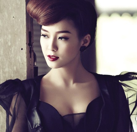 Dinh Huong: 'Toi van o nha thue, di dien bang xe may' hinh anh