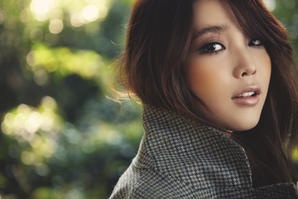Hanh trinh lot xac cua IU hinh anh
