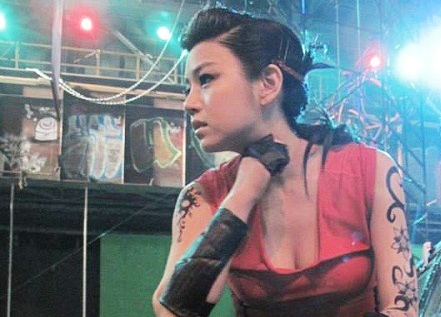 'Tieu Long Nu' Tran Nghien Hy gay soc khi xam tro day minh hinh anh