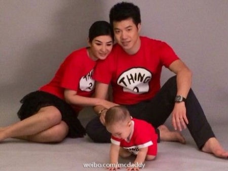 Huynh Dich duoc chong bay to tinh cam nhan ky niem ngay cuoi hinh anh