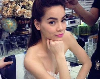 Ho Ngoc Ha thu vay cuoi luc nua dem hinh anh