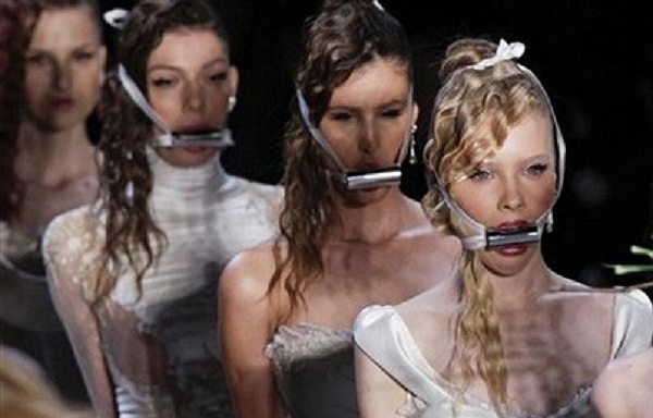 Nhung hinh anh kinh di nhat tren san catwalk hinh anh