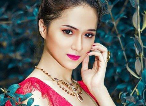 Huong Giang Idol ke ve ngay chuyen gioi dau don o Thai Lan hinh anh