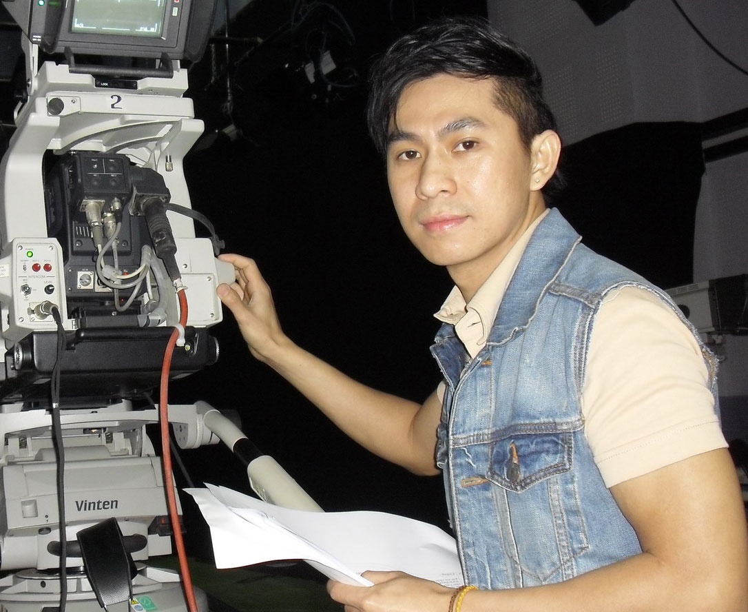 Chau Gia Kiet lan dau lam binh luan vien bong da hinh anh