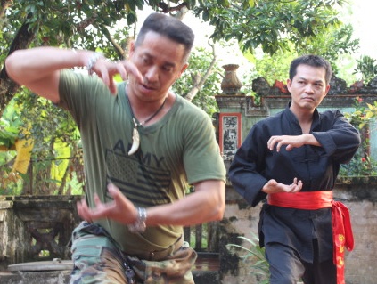 Trung Hieu lan dau dong cap cung top 10 hoa hau hinh anh