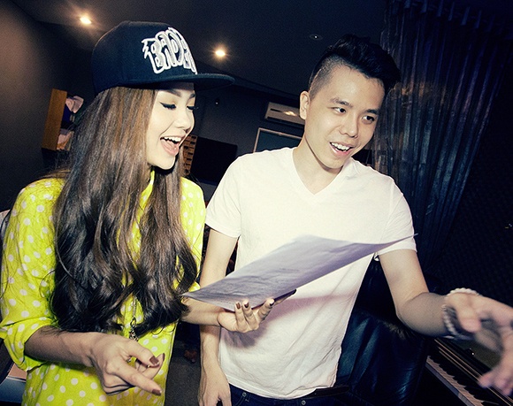 Minh Hang nhang nhit ben Trinh Thang Binh hinh anh