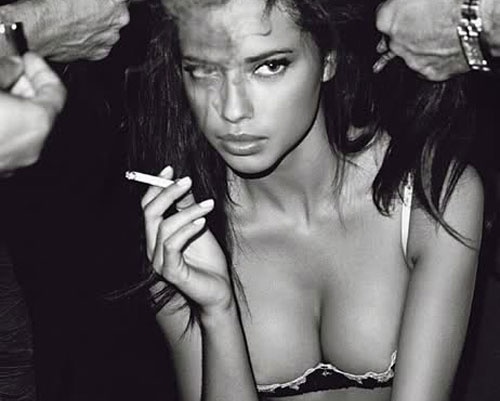 He lo hop dong trao doi than xac sau san dien thoi trang hinh anh