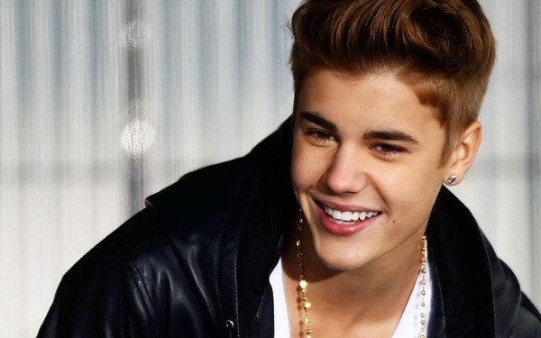 Justin Bieber viet 'tam thu' xin loi fan Argentina hinh anh