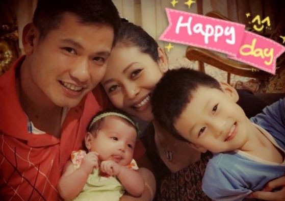Jennifer Pham khoe anh ca gia dinh ben nhau hinh anh