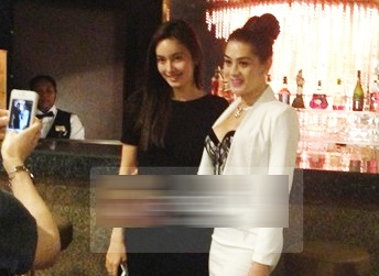 Lam Chi Khanh gap hoa hau chuyen gioi xinh dep nhat the gioi hinh anh