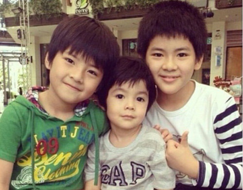 3 anh em sao nhi Thai Lan gay sot vi qua dang yeu hinh anh