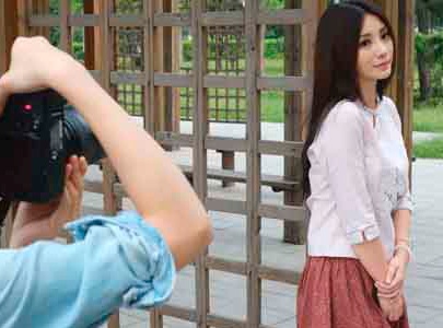 Mot ngay lam viec cua 'my nhan sieu vong 1' Lieu Nham hinh anh