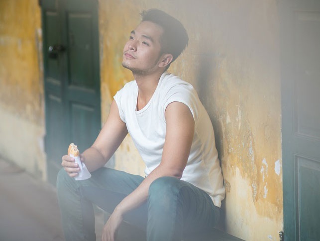 Pham Hong Phuoc lai gay sot dan mang voi MV tu ky hinh anh