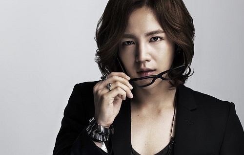 Jang Geun Suk bi 'nem da' boi tao hinh phi thuc te hinh anh