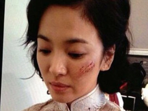 Song Hye Kyo 'bam dap' trong phien ban 'Titanic chau A' hinh anh