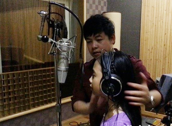 Phuong My Chi bat khoc khi thu am cung ba nuoi Quang Le hinh anh