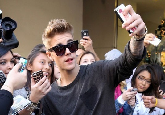 Fan ta hoa vi Justin Bieber tiet lo bo ca hat hinh anh