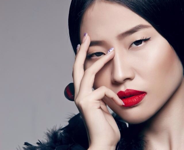 My nhan Viet tu tin voi khuon mat Vline dam chat chau A hinh anh