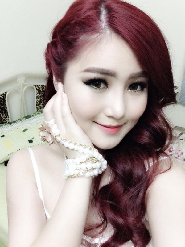 Hương Tràm xinh đẹp hơn rất nhiều.