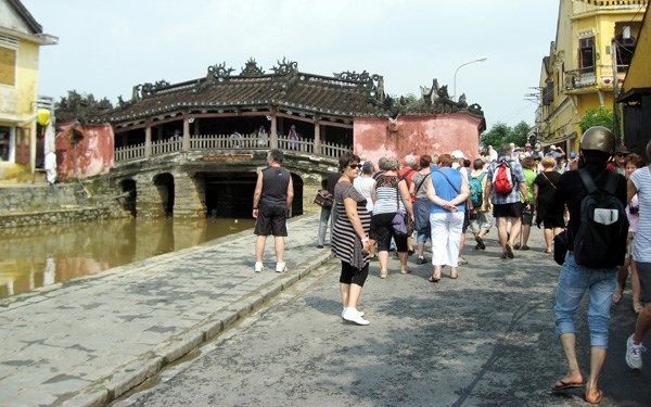 Nguoi Hoi An trai long ve viec thu phi pho co hinh anh