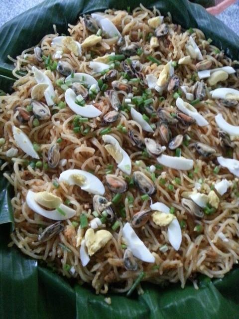 Món mỳ của người Philippines còn gọi là pancit.