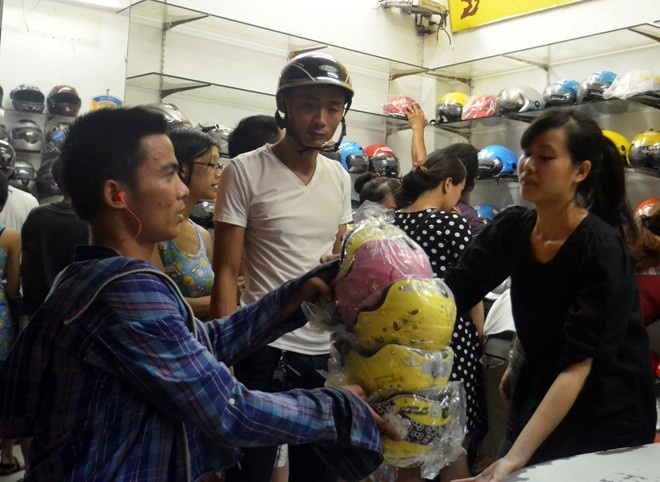 Mua một chiếc mũ tốt sẽ giúp mọi người bảo vệ được tính mạng.