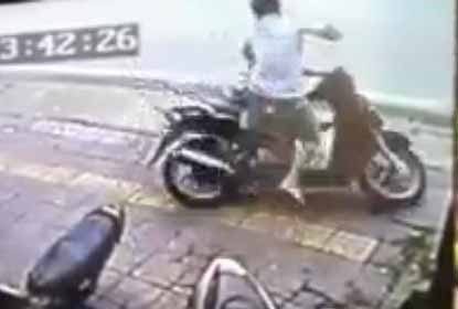 Clip trom SH trong 10 giay tren pho hinh anh