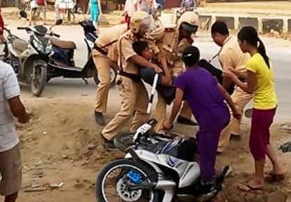 Nhieu nguoi ung ho CSGT manh tay voi 'tre trau' hinh anh