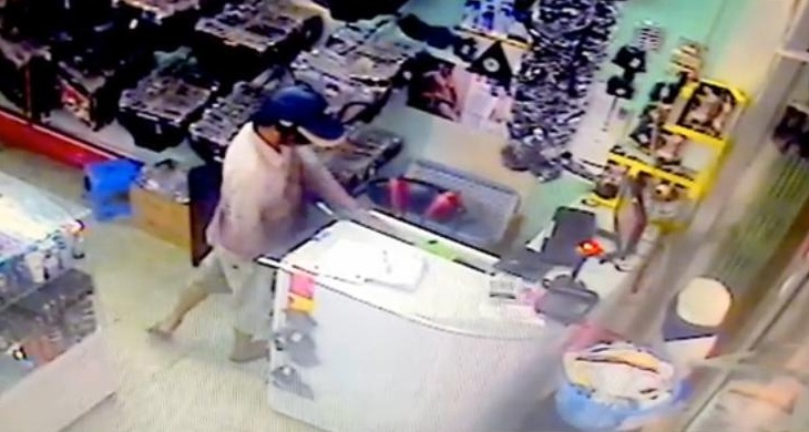 Trom bat thanh, bo cua chay lay nguoi hinh anh