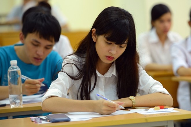 Hoc sinh ban khoan khi thi chung tot nghiep va dai hoc hinh anh