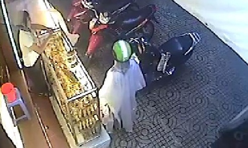 Clip pha khoa cop xe trom tui xach trong 3 giay hinh anh
