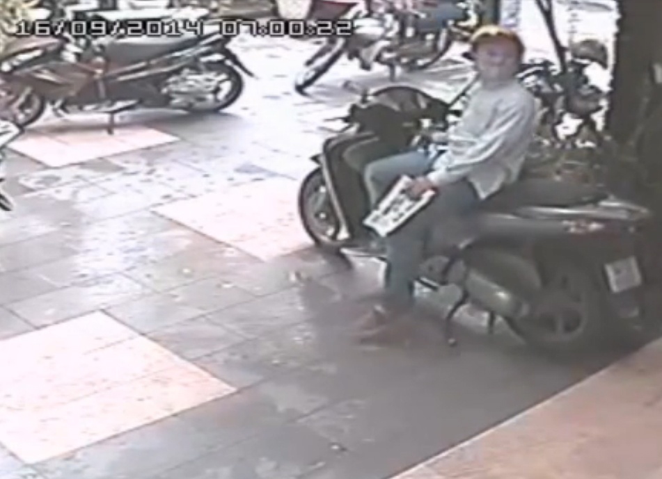 Clip gia lam khach trom xe SH o quan ca phe hinh anh