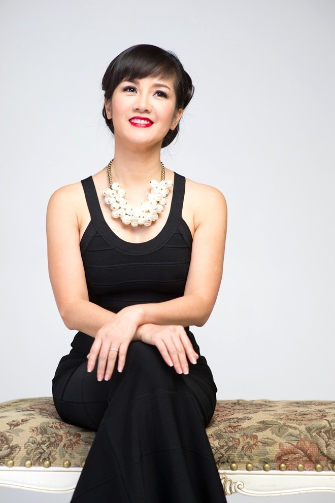 Một buổi tập của Hồng Nhung thường kéo dài khoảng 1 tiếng 30 phút. Những ngày không tiện đến lớp, cô tự tập ở nhà khoảng 60 phút, thậm chí, những ngày quá bận rộn, trước khi lên giường đi ngủ, cô chỉ tập 30 phút để giấc ngủ sâu hơn. Duy trì việc tập luyện cũng là cách giúp cô lấy lại vóc dáng, phục hồi rất nhanh sau khi sinh.  